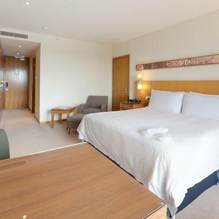 Canary Riverside Plaza Hotel London Bagian luar foto A room at the hotel