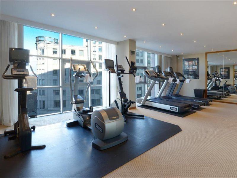 Canary Riverside Plaza Hotel London Bagian luar foto The gym at the 100 Queen's Gate