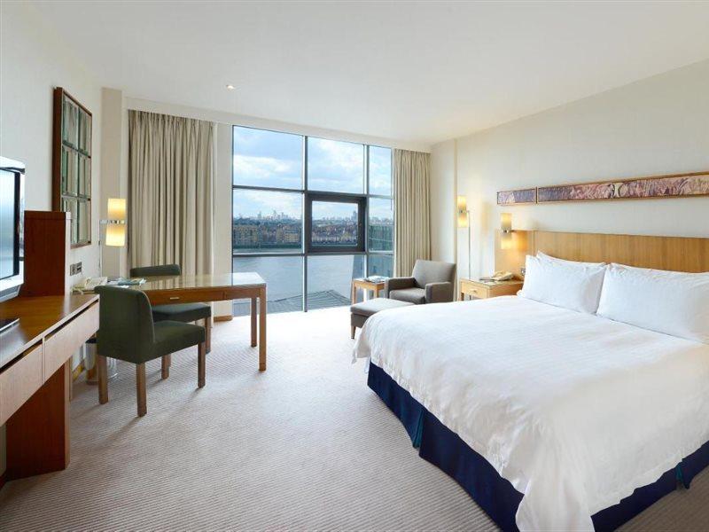 Canary Riverside Plaza Hotel London Bagian luar foto A room at the InterContinental Sydney