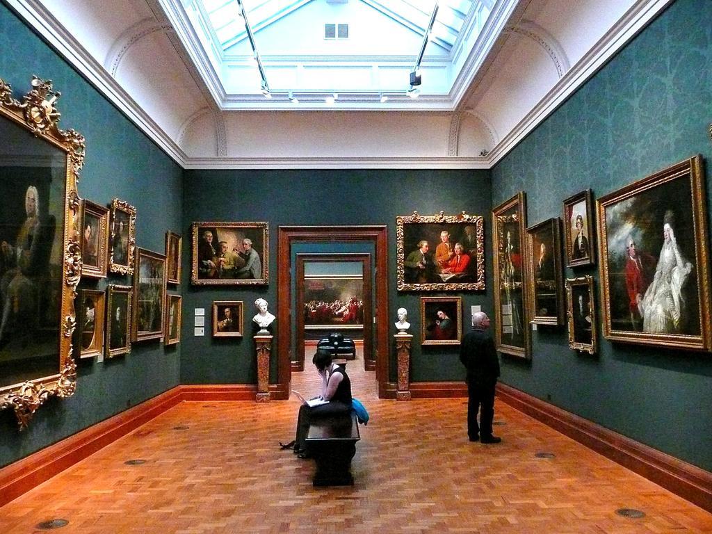Canary Riverside Plaza Hotel London Bagian luar foto Gallery of the 18th-century collection