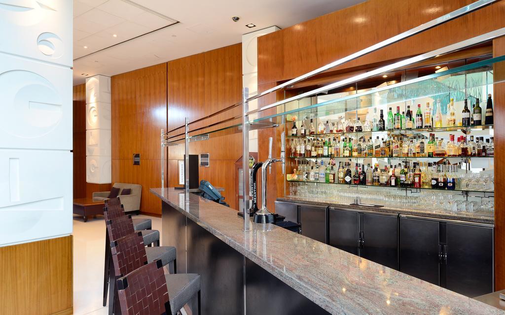 Canary Riverside Plaza Hotel London Bagian luar foto The bar at the 2008-opened lounge