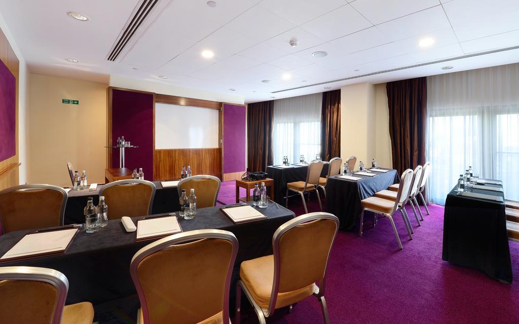 Canary Riverside Plaza Hotel London Bagian luar foto Meeting room