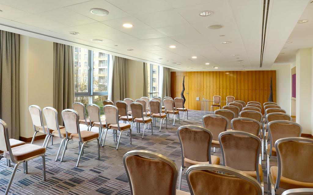 Canary Riverside Plaza Hotel London Bagian luar foto Meeting room