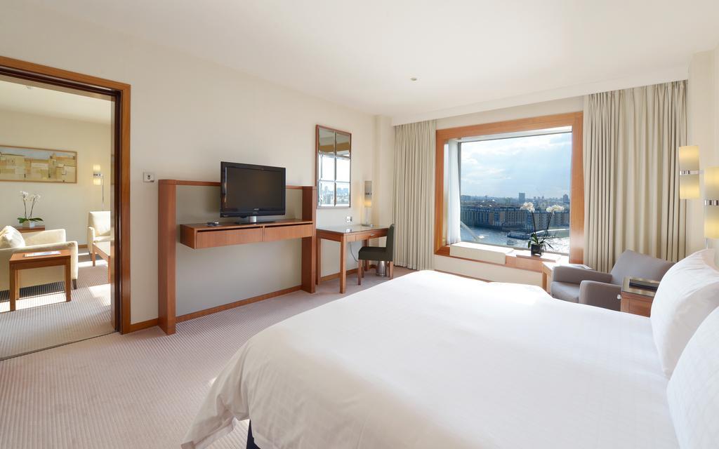 Canary Riverside Plaza Hotel London Bagian luar foto A room at the InterContinental London - The O2