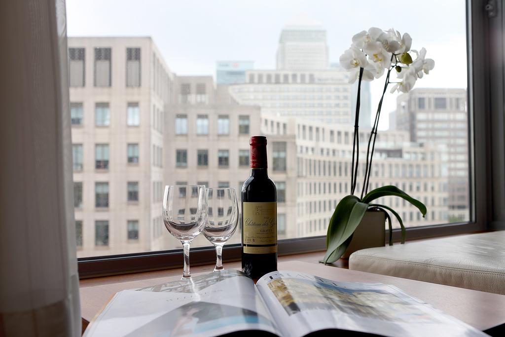 Canary Riverside Plaza Hotel London Bagian luar foto A view from a suite at the Mandarin Oriental, New York