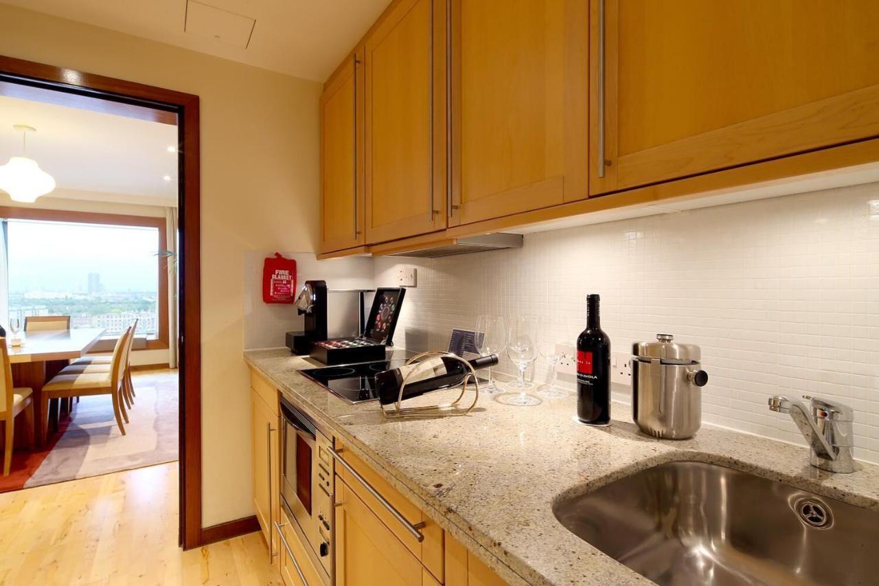 Canary Riverside Plaza Hotel London Bagian luar foto A typical kitchen